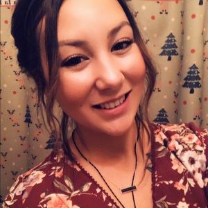 Meet your Posher, Alma